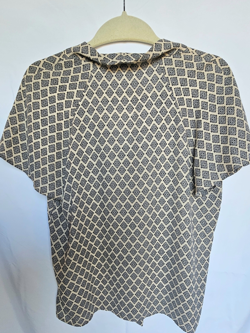 Pleione Beige and Black Geometric Short-Sleeve Blouse